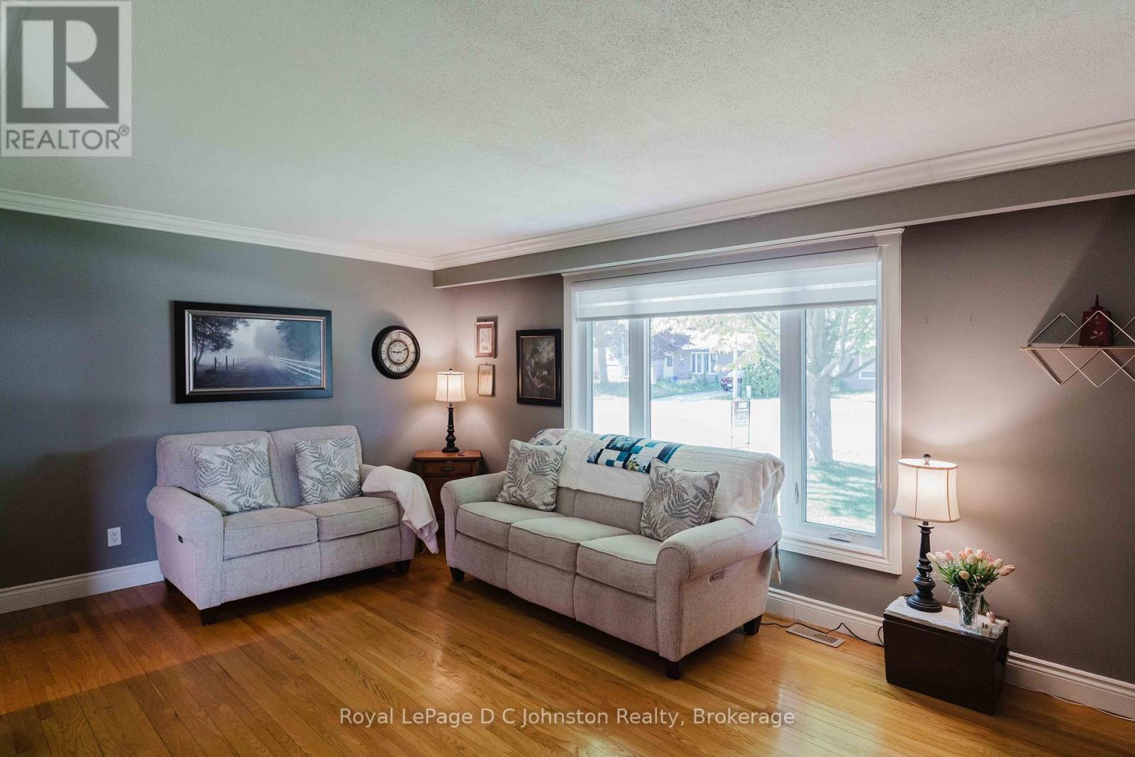 367 Crawford Street, Saugeen Shores, Ontario N0H 2C2 - Photo 9 - X13228134