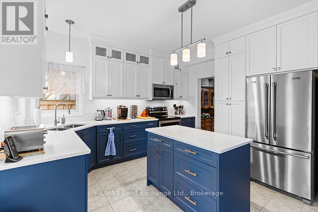 251 Sandy Acres Road, Saugeen Shores, Ontario N0H 2C2 - Photo 4 - X13230438