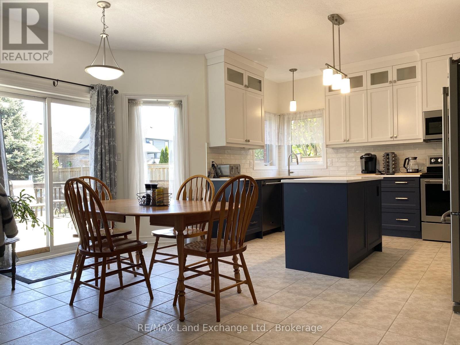 251 Sandy Acres Road, Saugeen Shores, Ontario N0H 2C2 - Photo 5 - X13230438