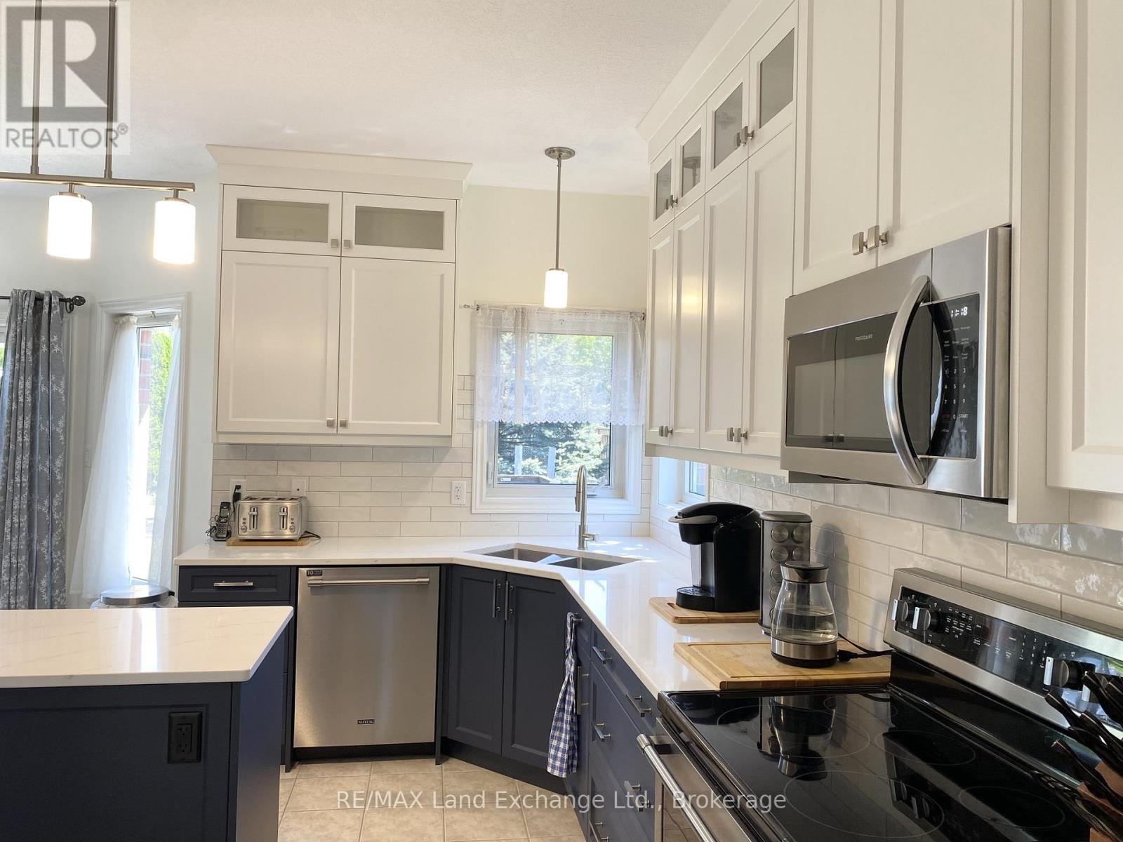 251 Sandy Acres Road, Saugeen Shores, Ontario N0H 2C2 - Photo 6 - X13230438