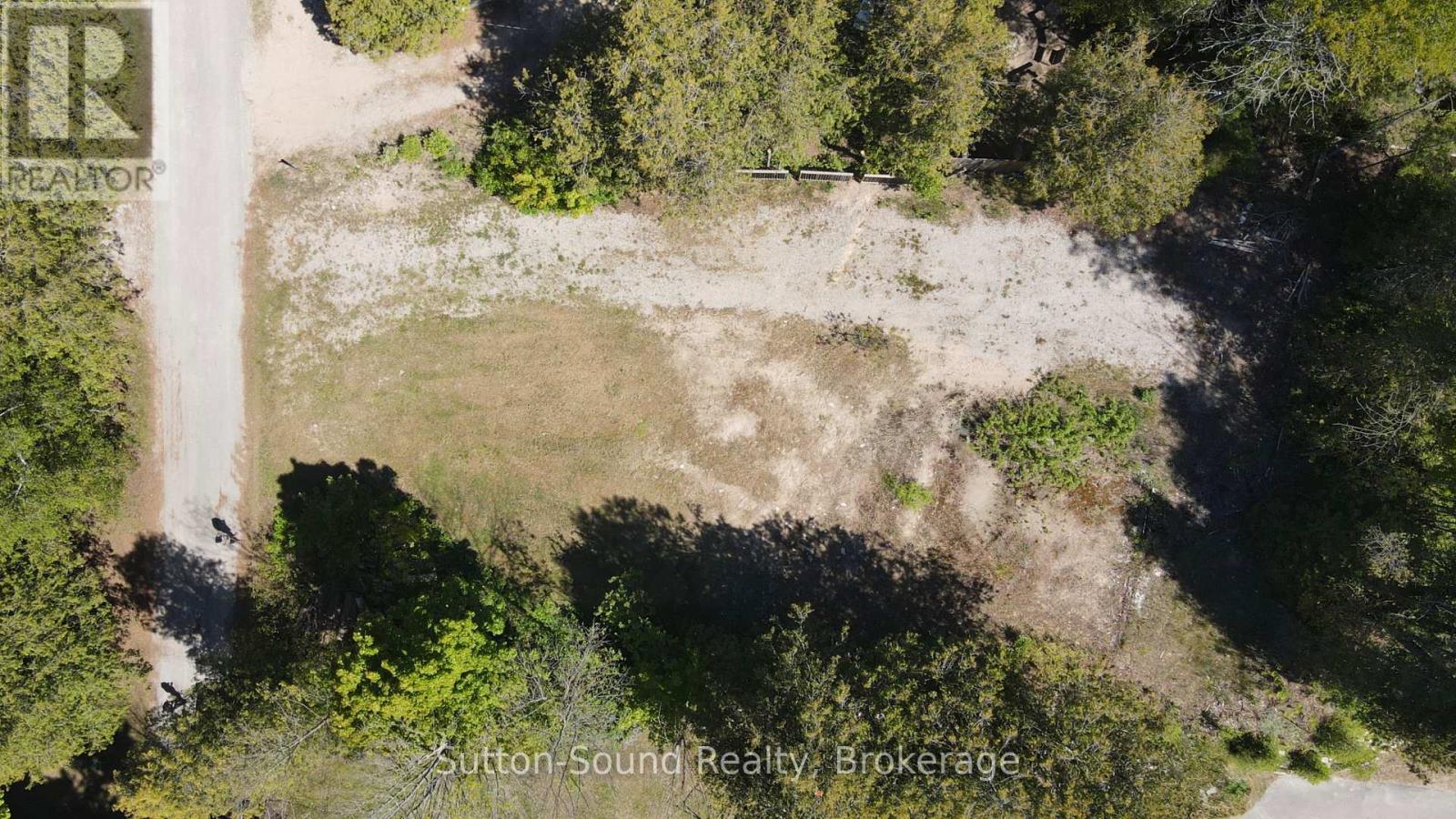 11 Sarnia Avenue, South Bruce Peninsula, Ontario N0H 2G0 - Photo 4 - X13233022