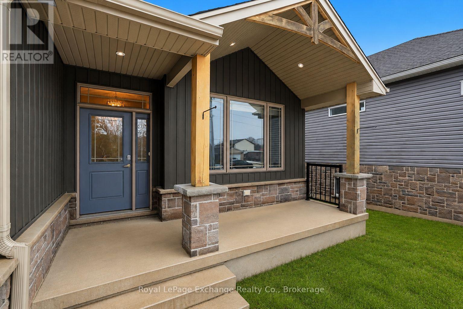56 Chesley Street, Saugeen Shores, Ontario N0H 2L0 - Photo 5 - X13234658