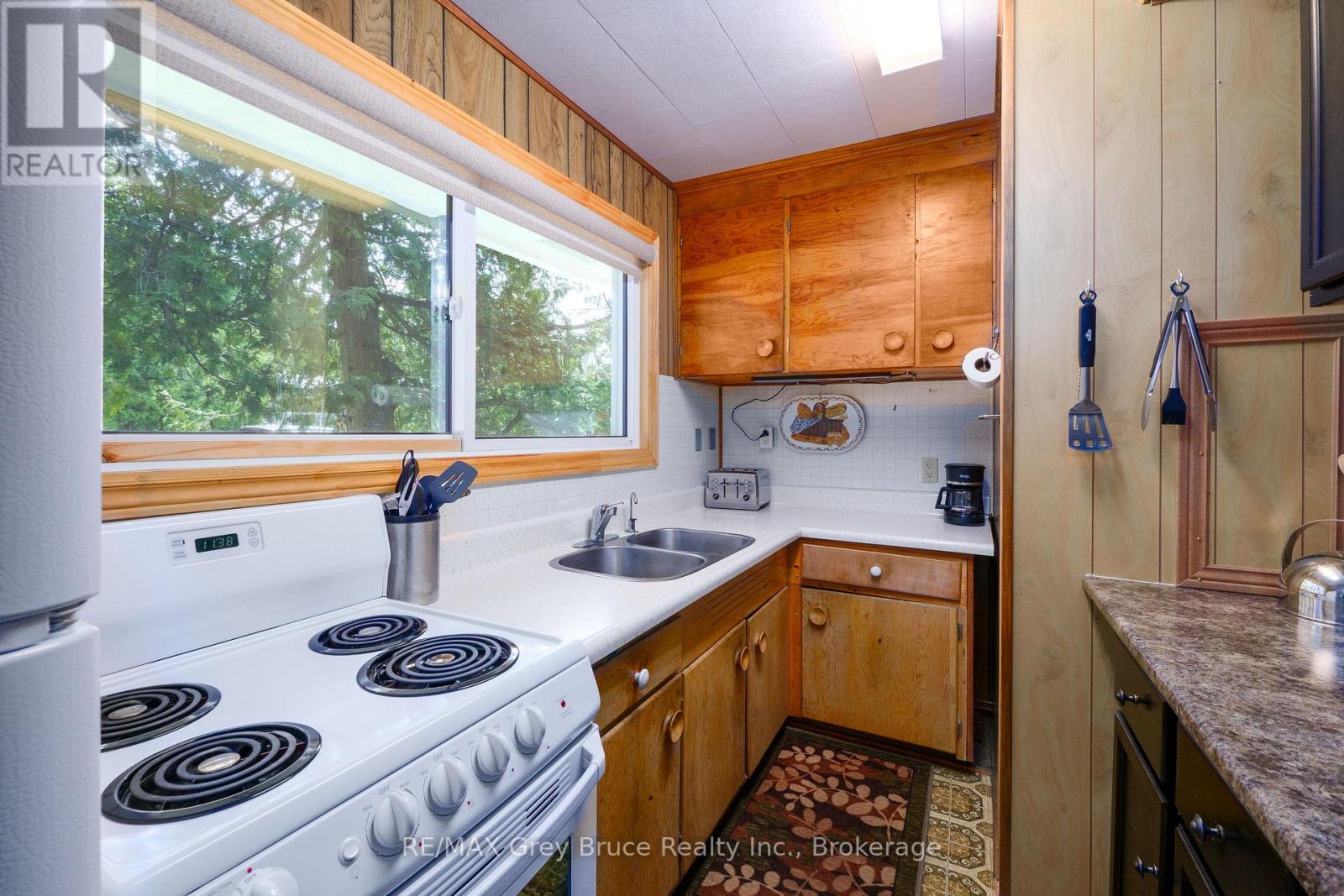 610 Second Avenue S, South Bruce Peninsula, Ontario N0H 2G0 - Photo 2 - X13249896