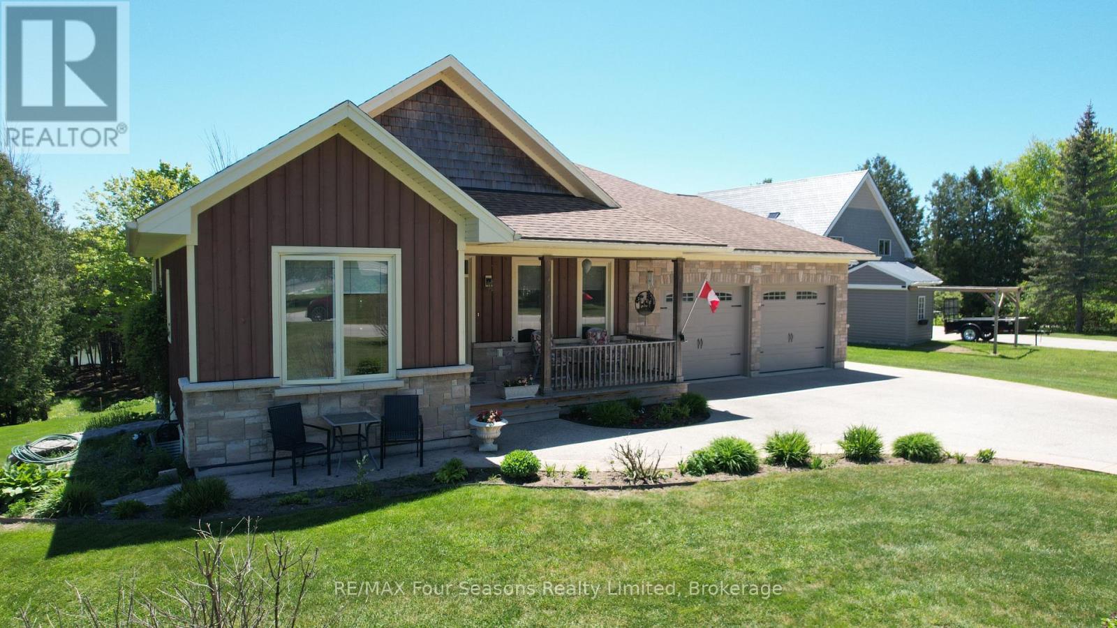 229 S Rankin Street, Saugeen Shores, Ontario N0H 2L0 - Photo 4 - X13258430