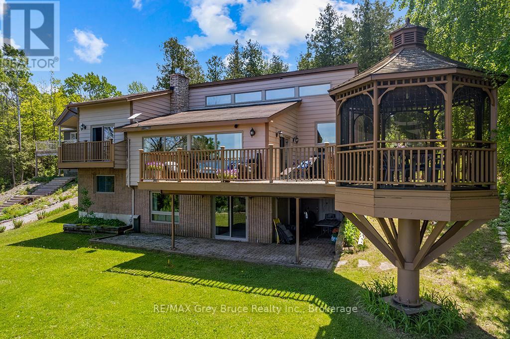 121 Ivy Drive, Georgian Bluffs, Ontario N0H 2T0 - Photo 1 - X13412378