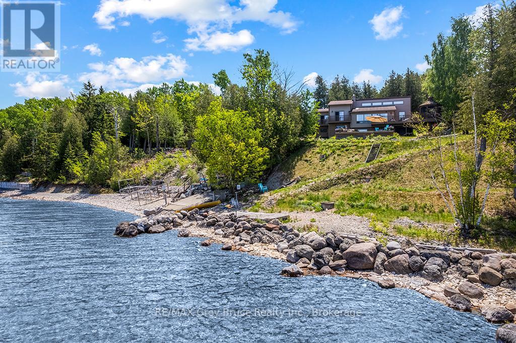 121 Ivy Drive, Georgian Bluffs, Ontario N0H 2T0 - Photo 3 - X13412378