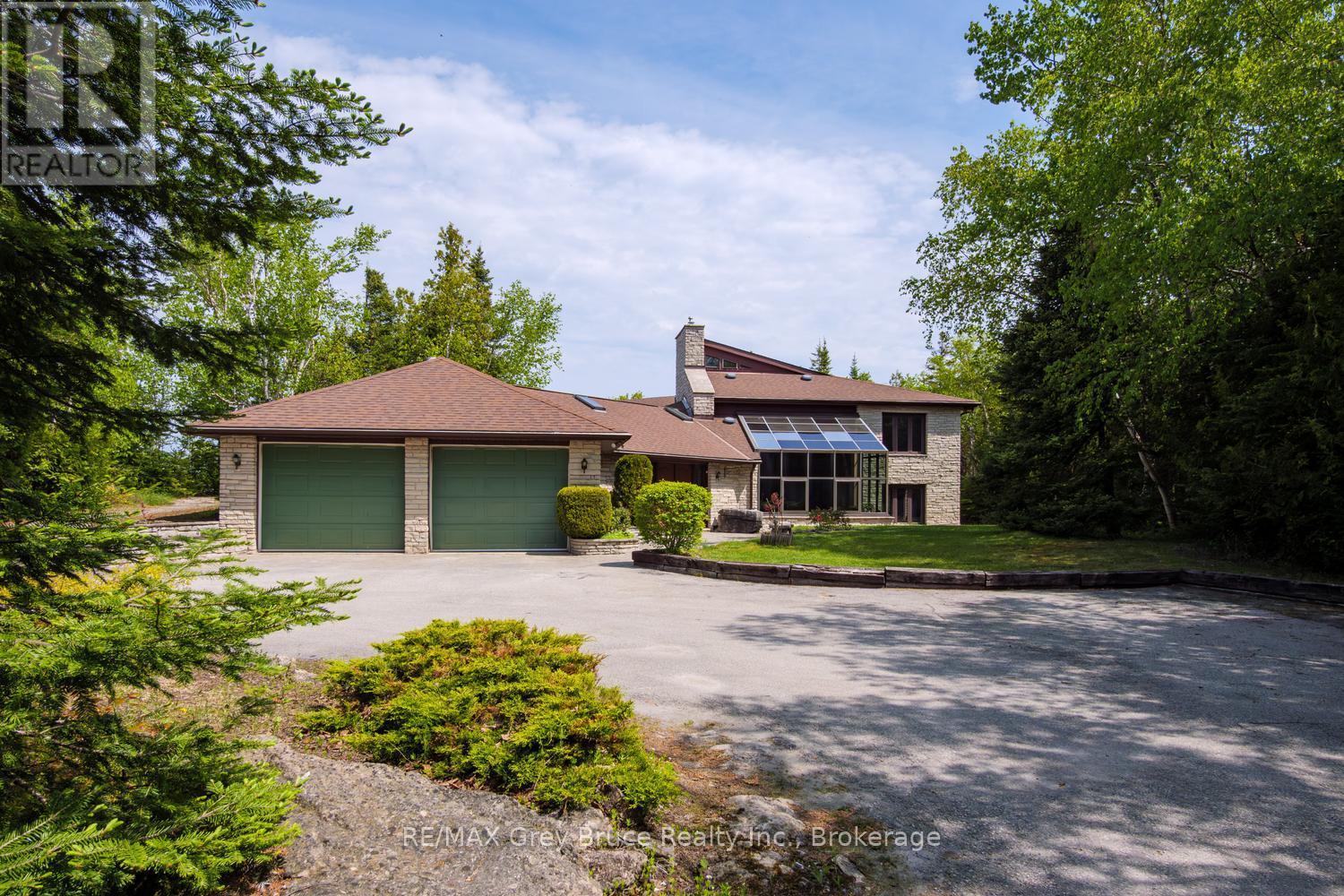 28 Elgin Street, Northern Bruce Peninsula, Ontario N0H 2R0 - Photo 3 - X13417836