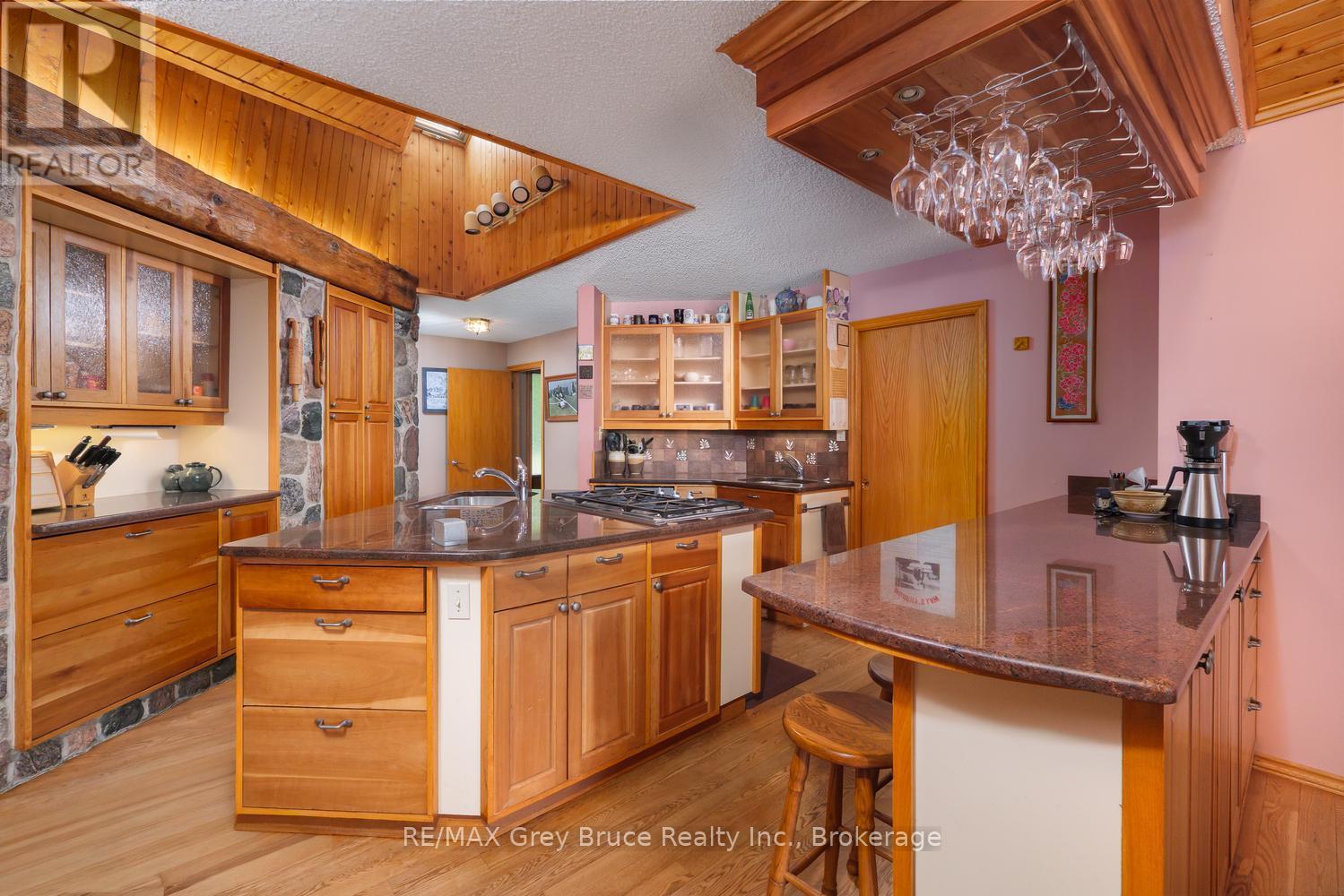 28 Elgin Street, Northern Bruce Peninsula, Ontario N0H 2R0 - Photo 9 - X13417836