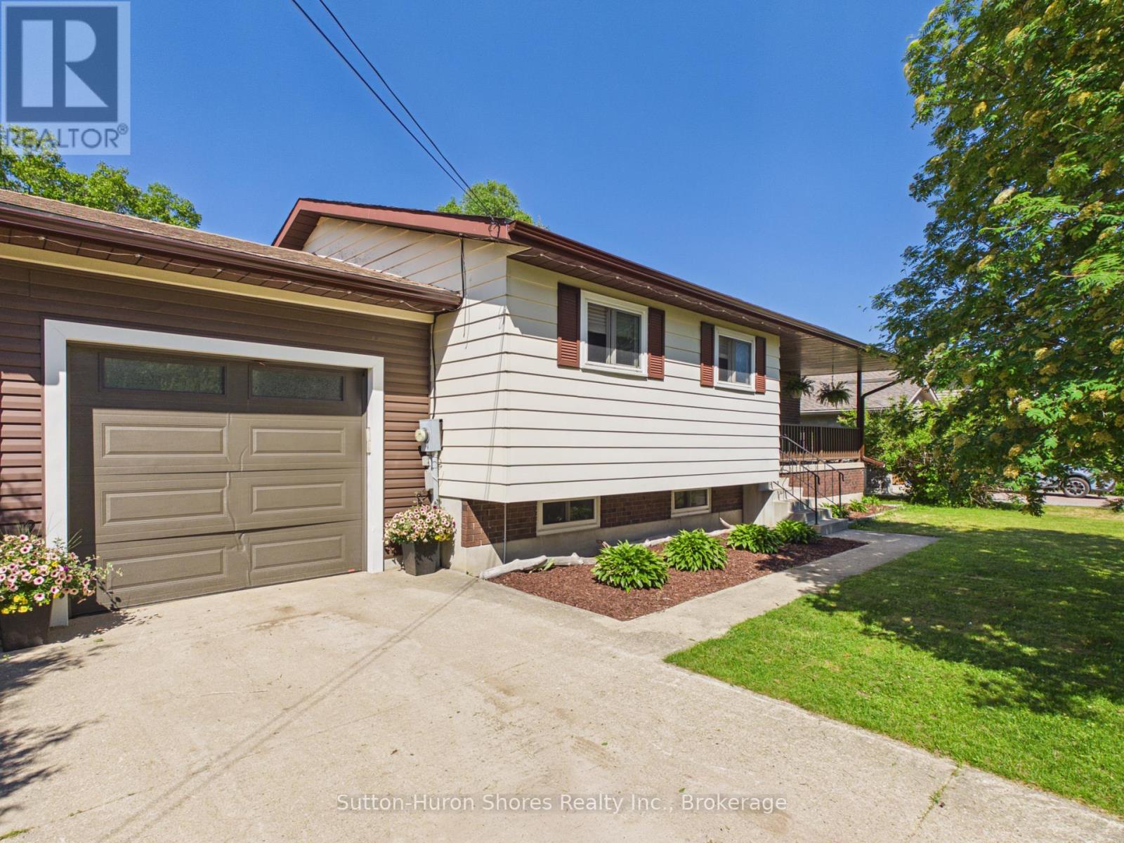 336 Lansdowne Street, Saugeen Shores, Ontario N0H 2L0 - Photo 3 - X13418934