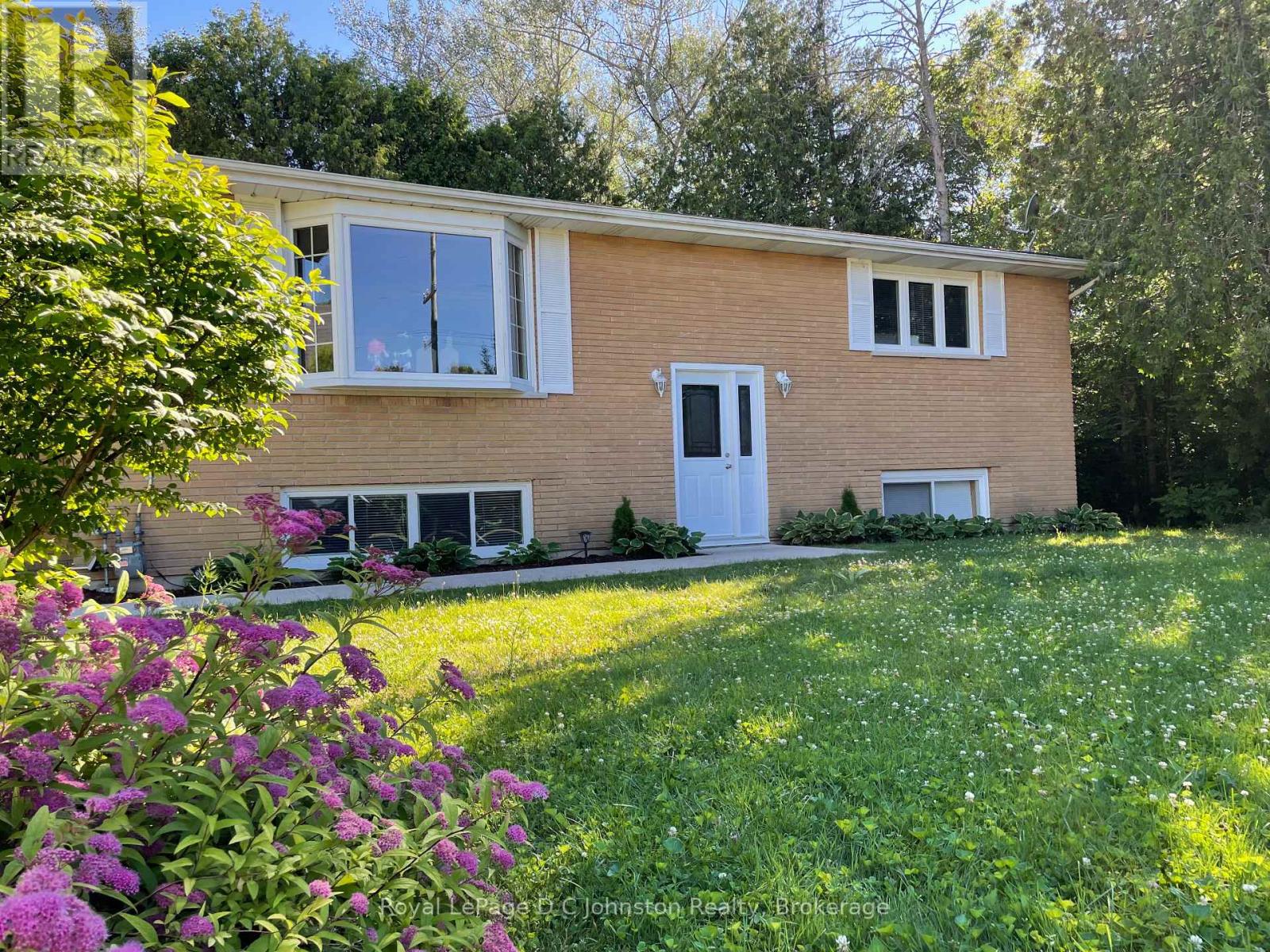 341 Palmerston Street, Saugeen Shores, Ontario N0H 2L0 - Photo 1 - X13423708