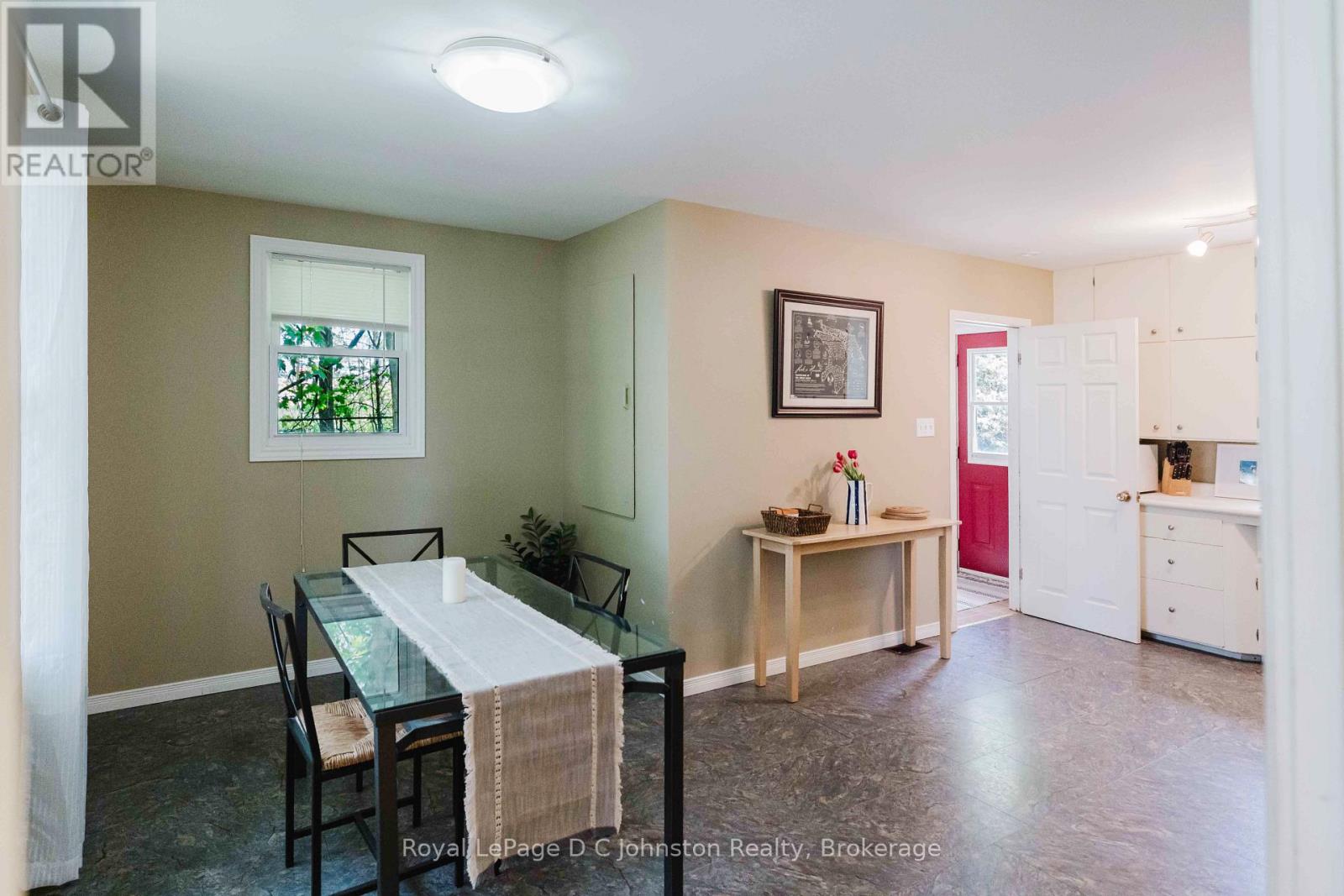 561 Wellington Street, Saugeen Shores, Ontario N0H 2C4 - Photo 4 - X13424010