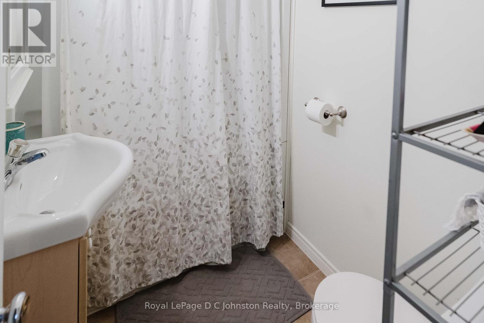 561 Wellington Street, Saugeen Shores, Ontario N0H 2C4 - Photo 9 - X13424010
