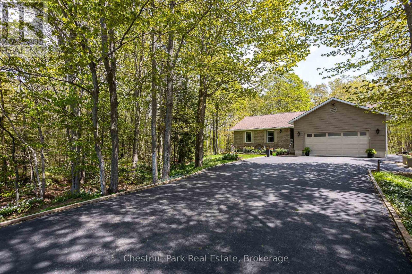 64 Maple Golf Crescent, Northern Bruce Peninsula, Ontario N0H 2R0 - Photo 2 - X13428146