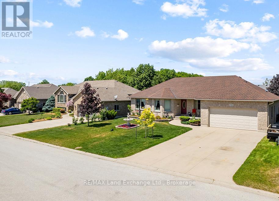 785 Woodland Drive, Saugeen Shores, Ontario N0H 2C4 - Photo 1 - X13434984