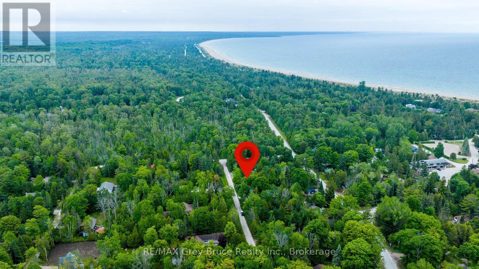 8 Toronto Avenue, South Bruce Peninsula, Ontario N0H 2G0 - Photo 2 - X13435814