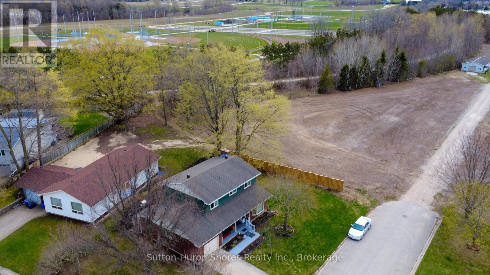341 Wellington Street, Saugeen Shores, Ontario N0H 2C4 - Photo 2 - X13443298