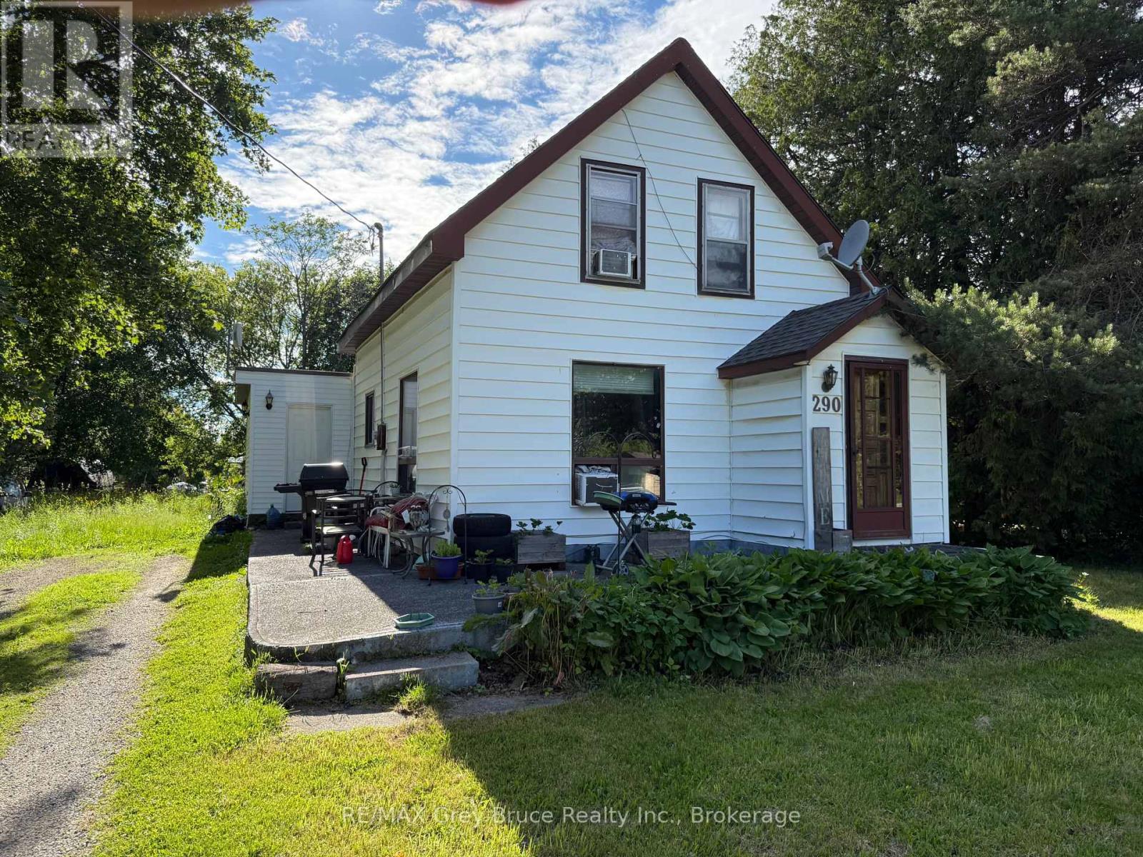 290 BERFORD STREET, South Bruce Peninsula, Ontario
