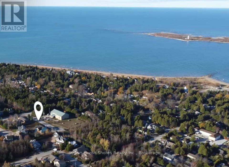 286 Grosvenor Street S, Saugeen Shores, Ontario N0H 2L0 - Photo 1 - X13471996