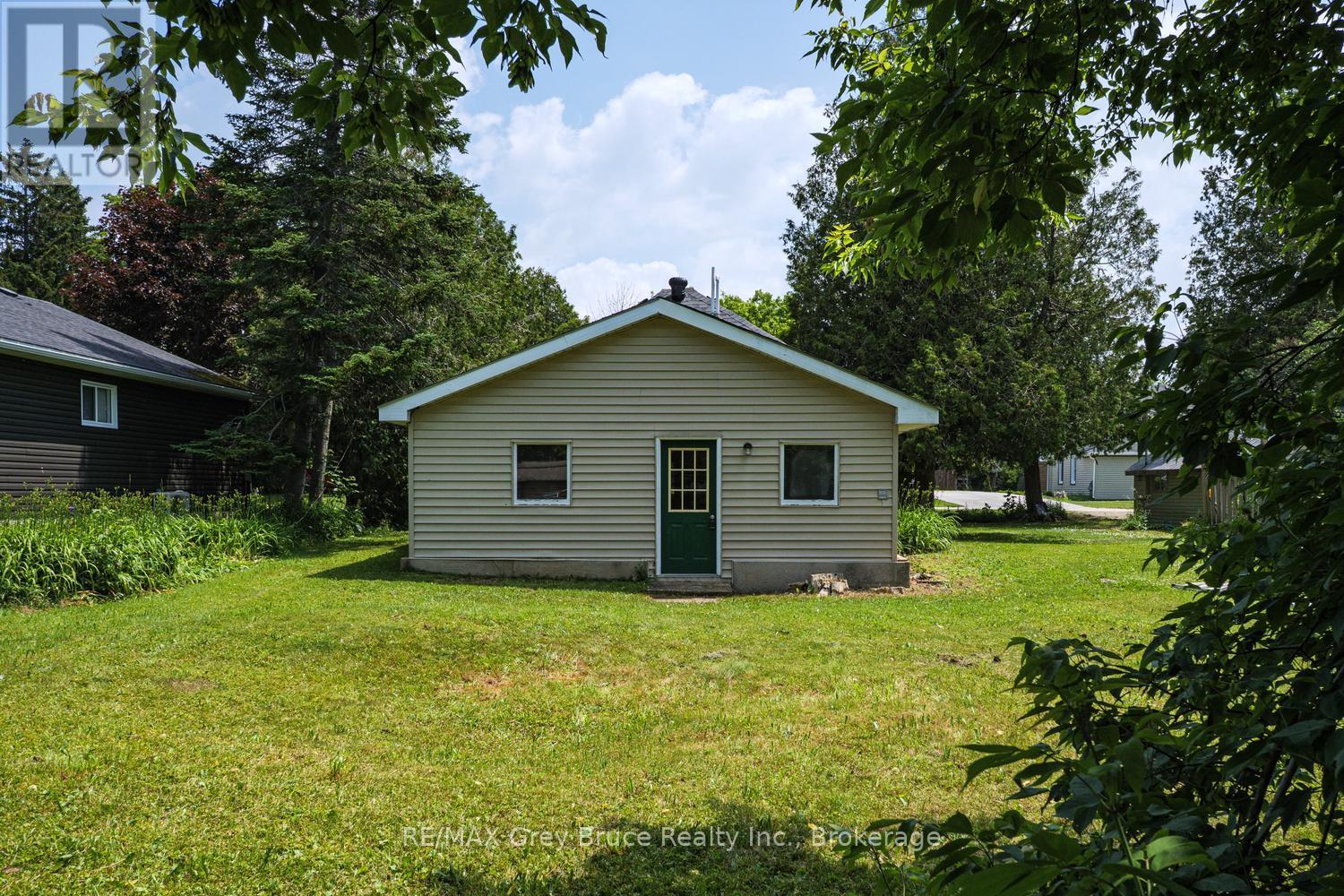 586 Dawson Street S, South Bruce Peninsula, Ontario N0H 2T0 - Photo 2 - X13517462