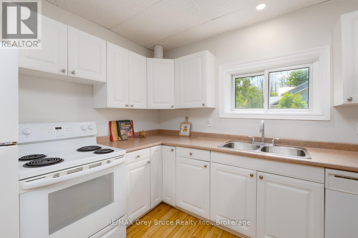 586 Dawson Street S, South Bruce Peninsula, Ontario N0H 2T0 - Photo 7 - X13517462