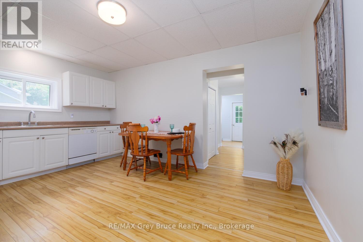 586 Dawson Street S, South Bruce Peninsula, Ontario N0H 2T0 - Photo 9 - X13517462