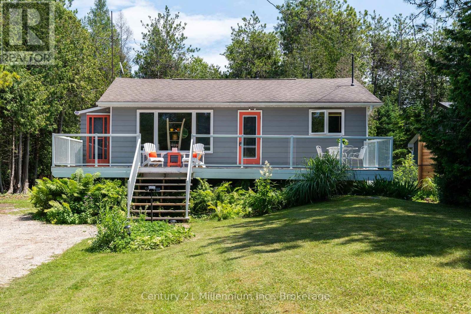 553 Bay Street, South Bruce Peninsula, Ontario N0H 2T0 - Photo 2 - X13533008