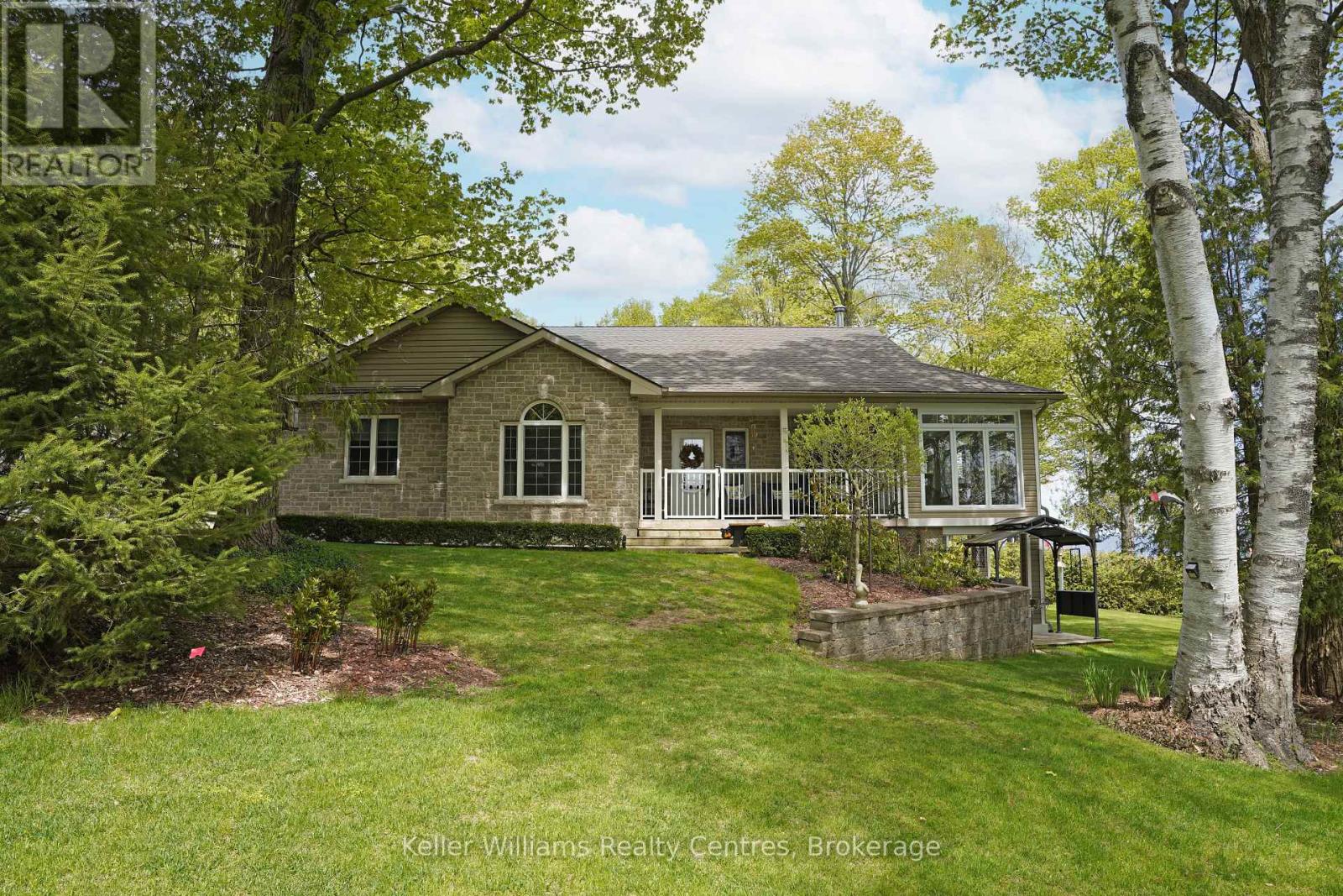2 2nd Avenue, South Bruce Peninsula, Ontario N0H 2T0 - Photo 1 - X13533930