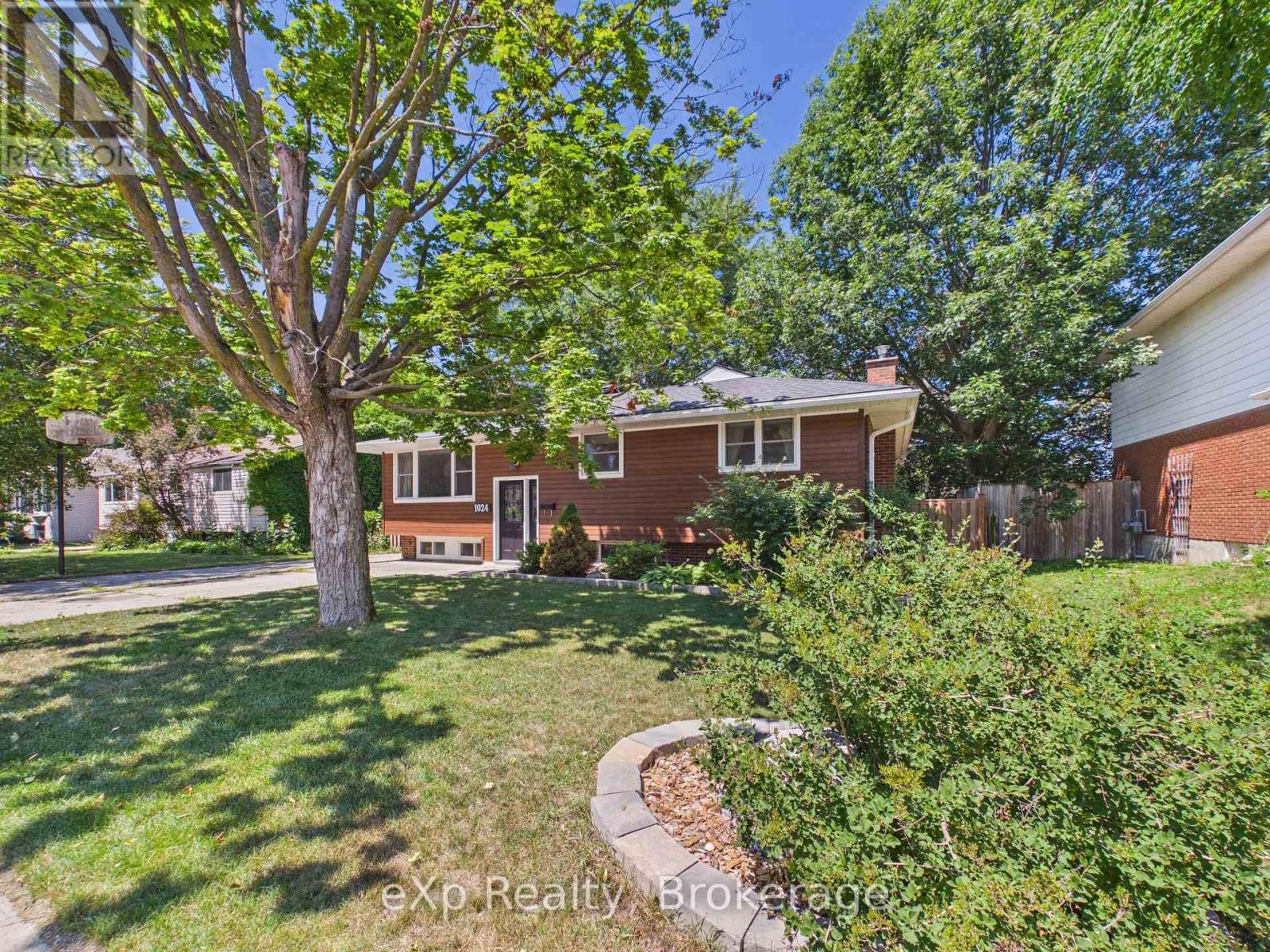 1024 Wellington Street, Saugeen Shores, Ontario N0H 2C3 - Photo 2 - X13564950