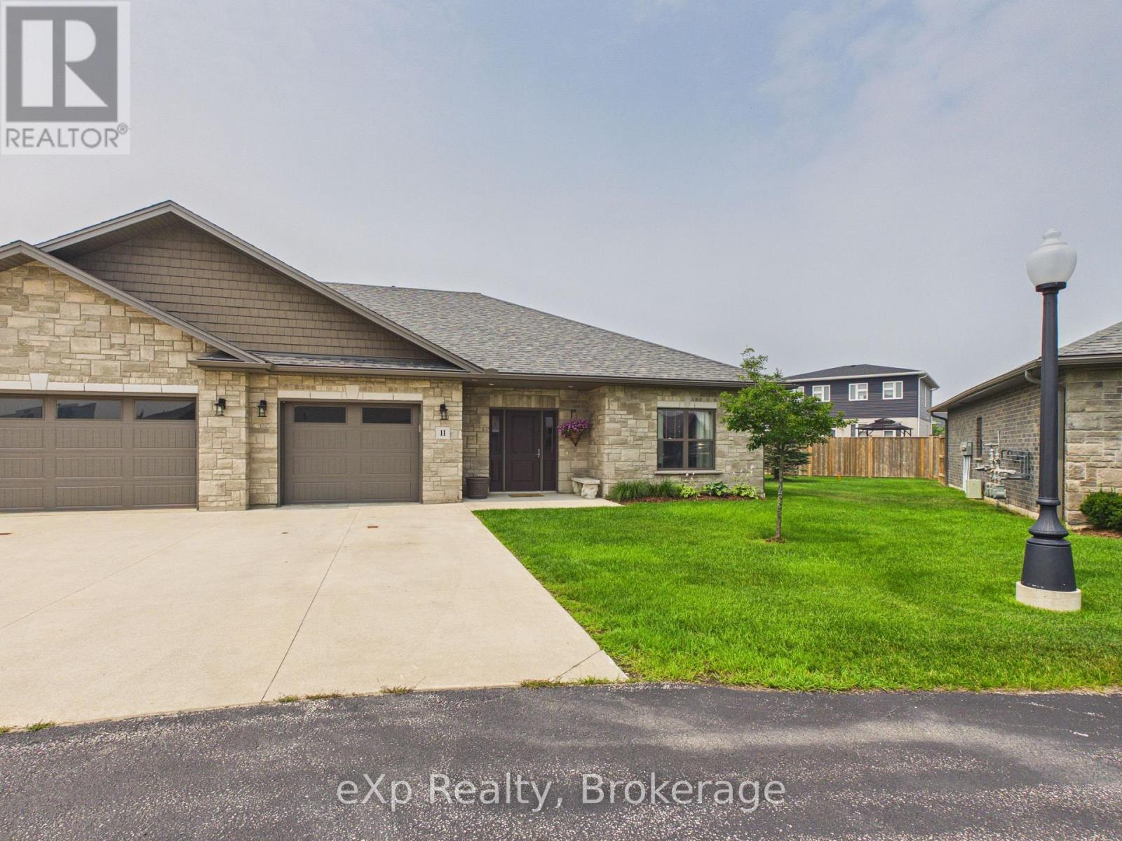 11 - 1050 Waterloo Street, Saugeen Shores, Ontario N0H 2C3 - Photo 2 - X13585112