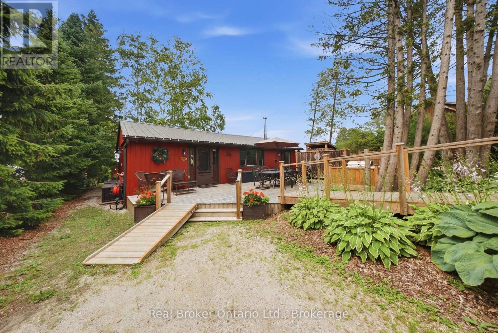 111 Wilson Drive, Georgian Bluffs, Ontario N0H 2T0 - Photo 2 - X13589492