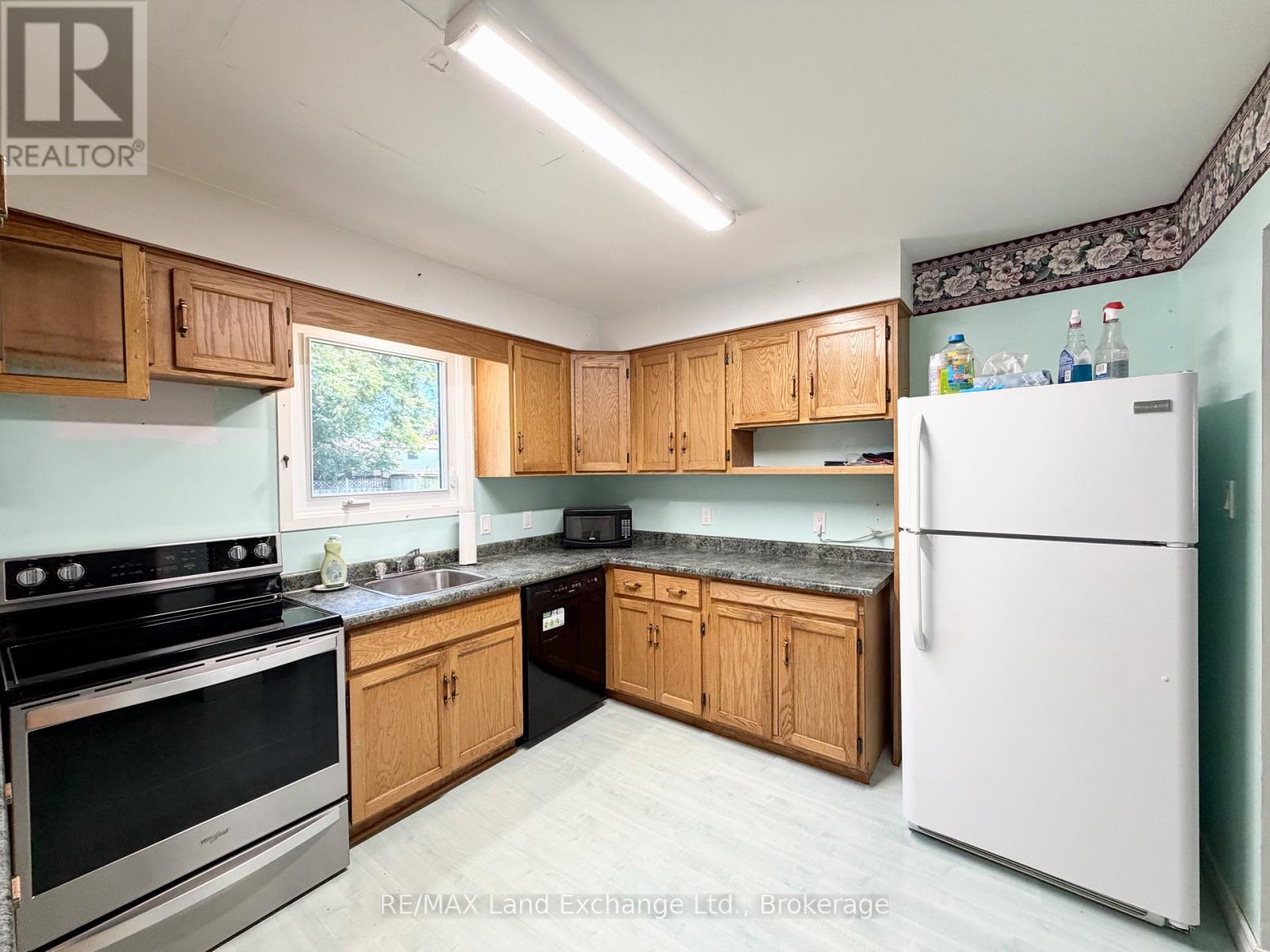 359 Crawford Street, Saugeen Shores, Ontario N0H 2C2 - Photo 6 - X13601306