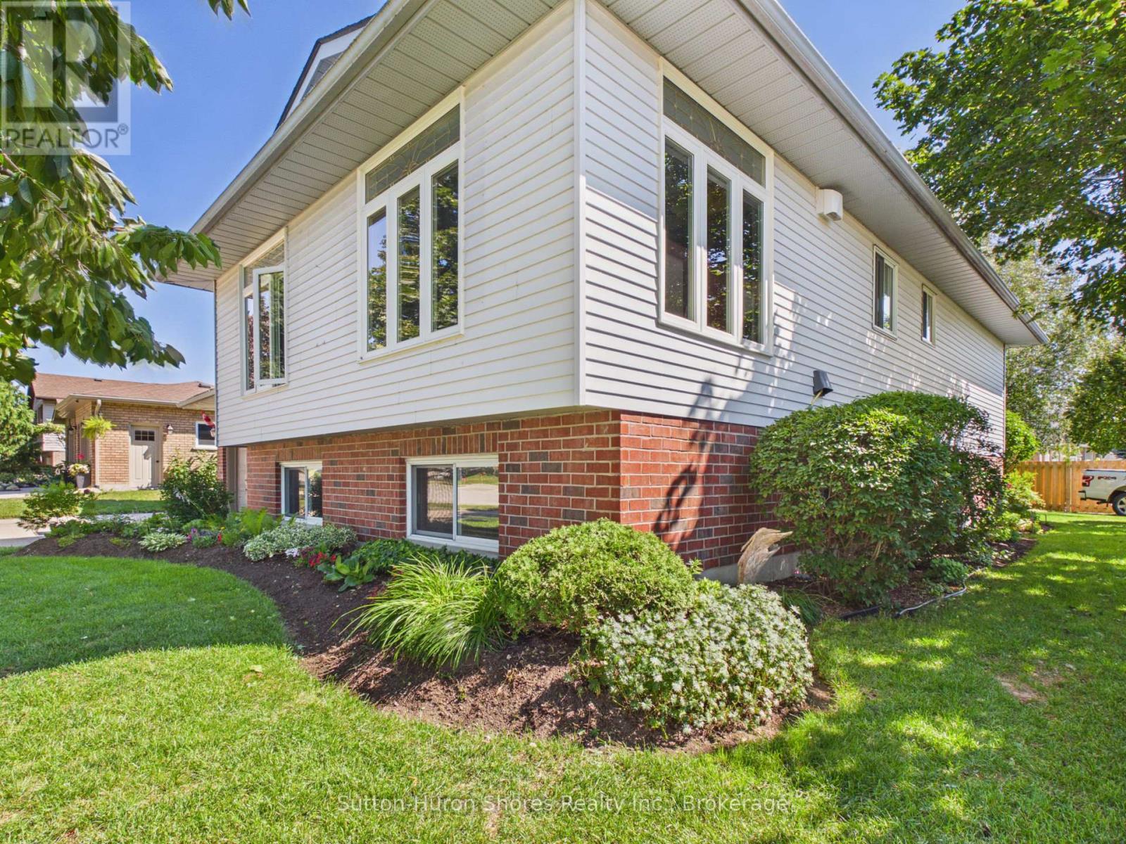 762 Bradford Street, Saugeen Shores, Ontario N0H 2C4 - Photo 4 - X13607938