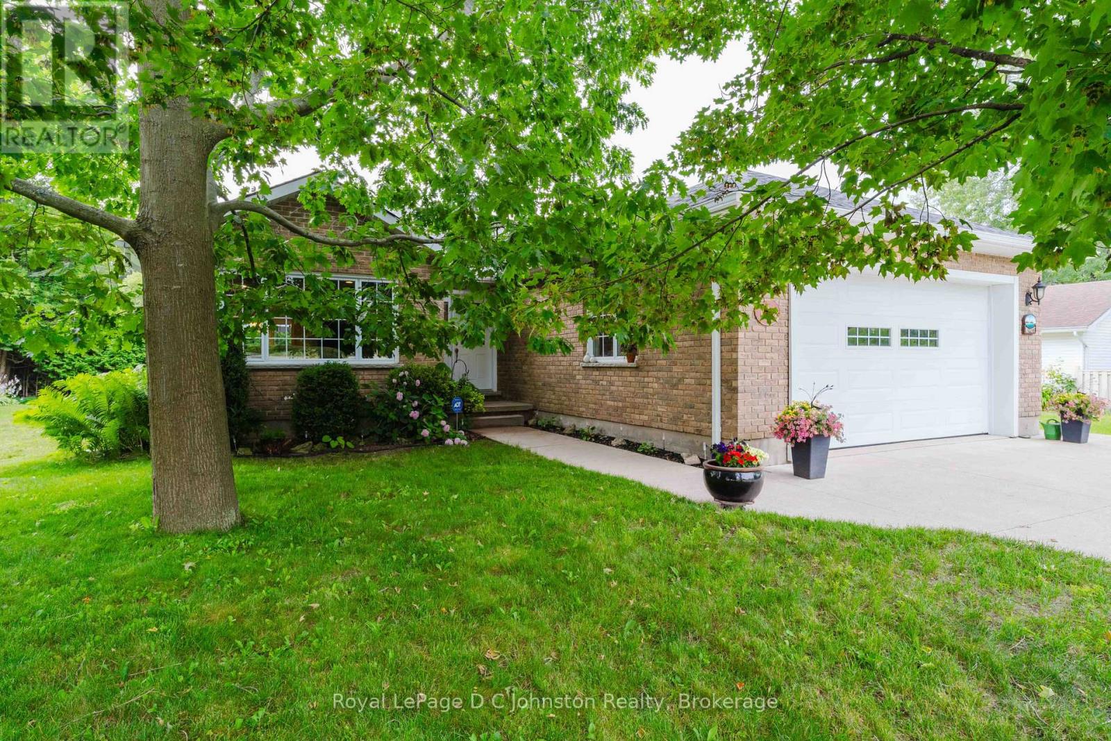 103 Grenville Street N, Saugeen Shores, Ontario N0H 2L0 - Photo 1 - X13612562