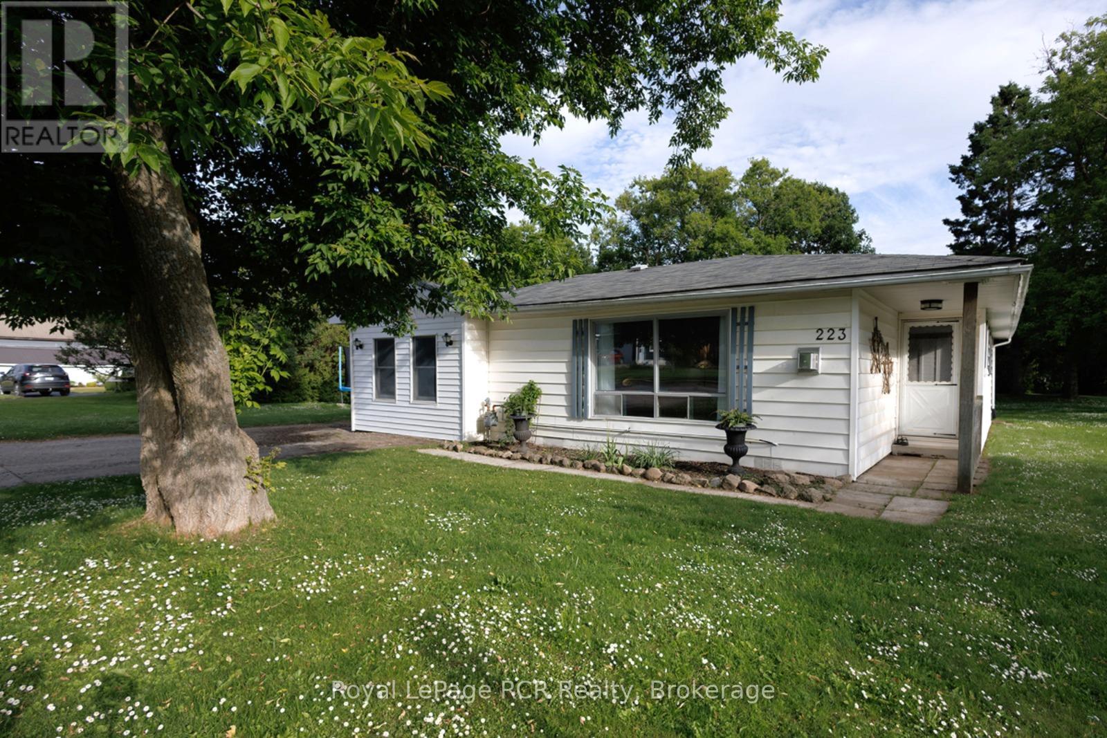 223 Division Street, South Bruce Peninsula, Ontario N0H 2T0 - Photo 4 - X13623512