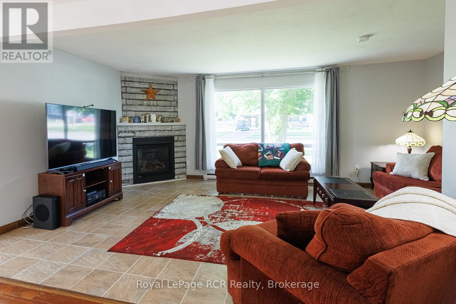 223 Division Street, South Bruce Peninsula, Ontario N0H 2T0 - Photo 6 - X13623512