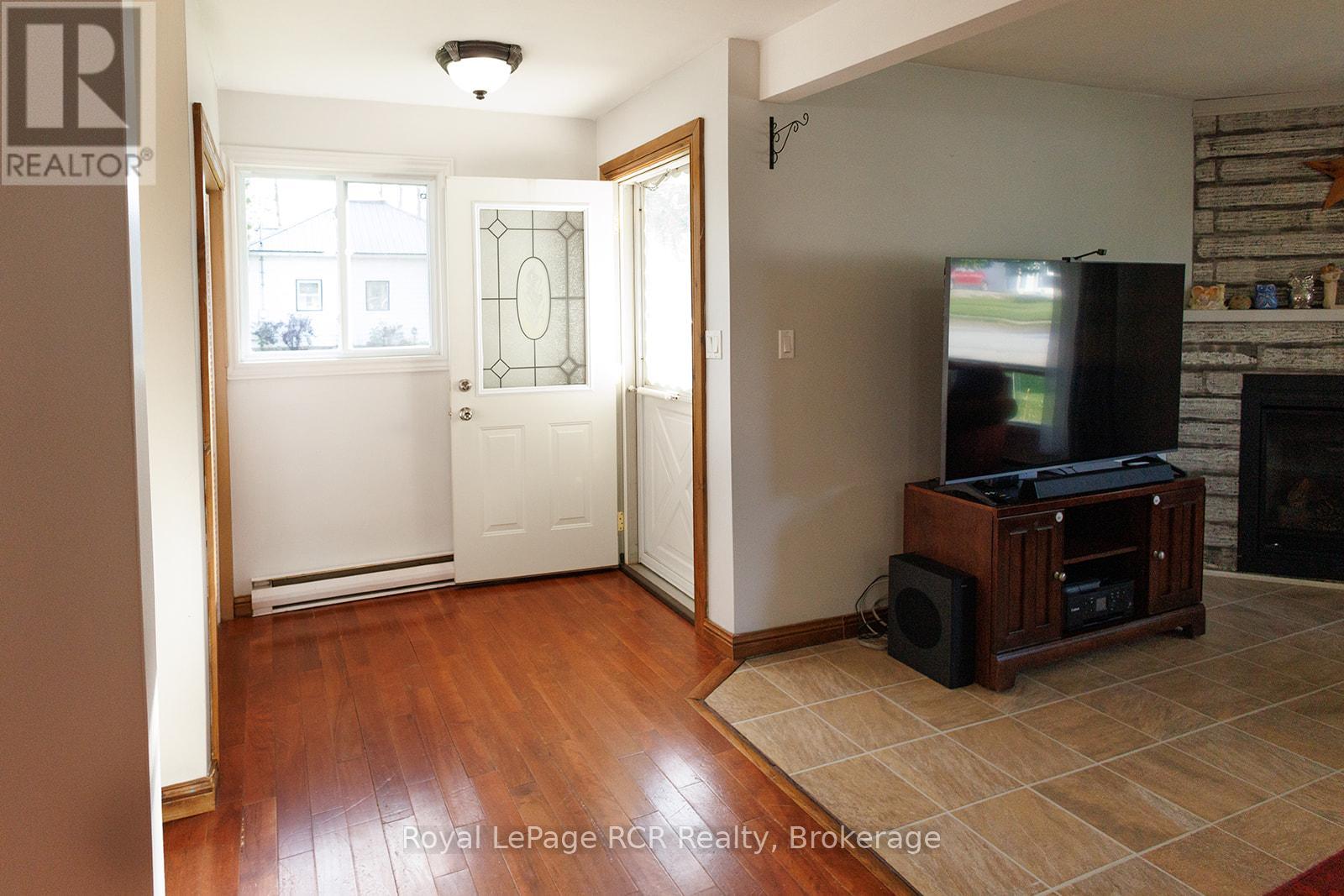 223 Division Street, South Bruce Peninsula, Ontario N0H 2T0 - Photo 7 - X13623512