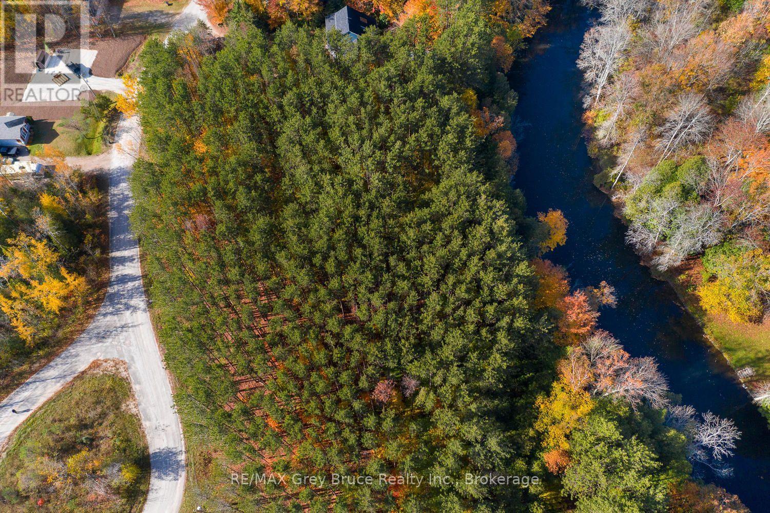 34 Riverside Place, South Bruce Peninsula, Ontario N0H 2G0 - Photo 2 - X13630414