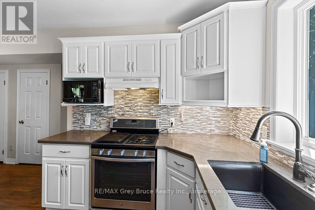 441 Frank Street, South Bruce Peninsula, Ontario N0H 2T0 - Photo 3 - X13631422