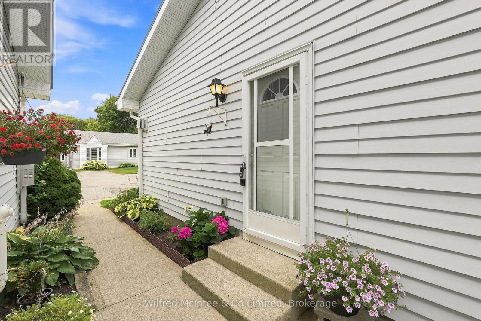 12 - 303 Waterloo Street, Saugeen Shores, Ontario N0H 2C1 - Photo 6 - X13657498
