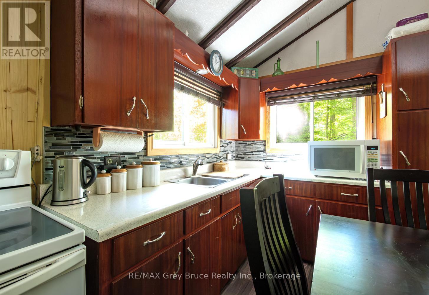 112 Symon Avenue, South Bruce Peninsula, Ontario N0H 2T0 - Photo 7 - X13660542