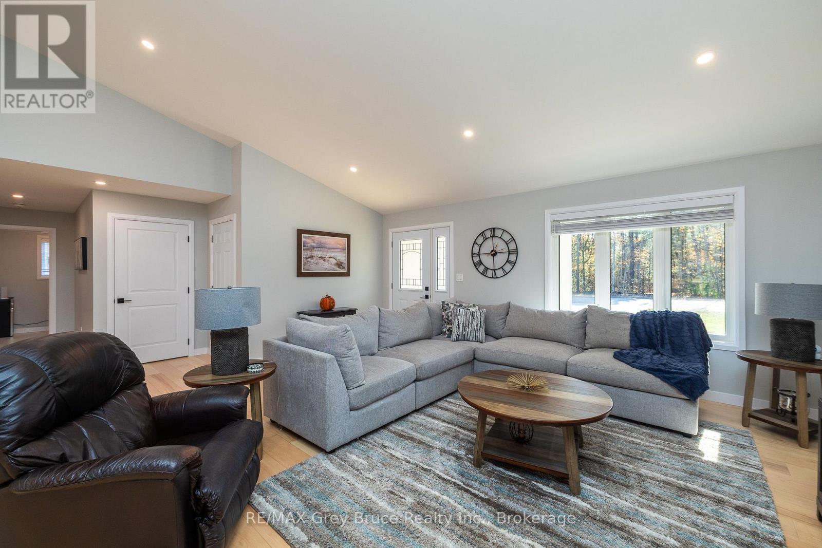 611 Sixth Street N, South Bruce Peninsula, Ontario N0H 2G0 - Photo 2 - X13661052