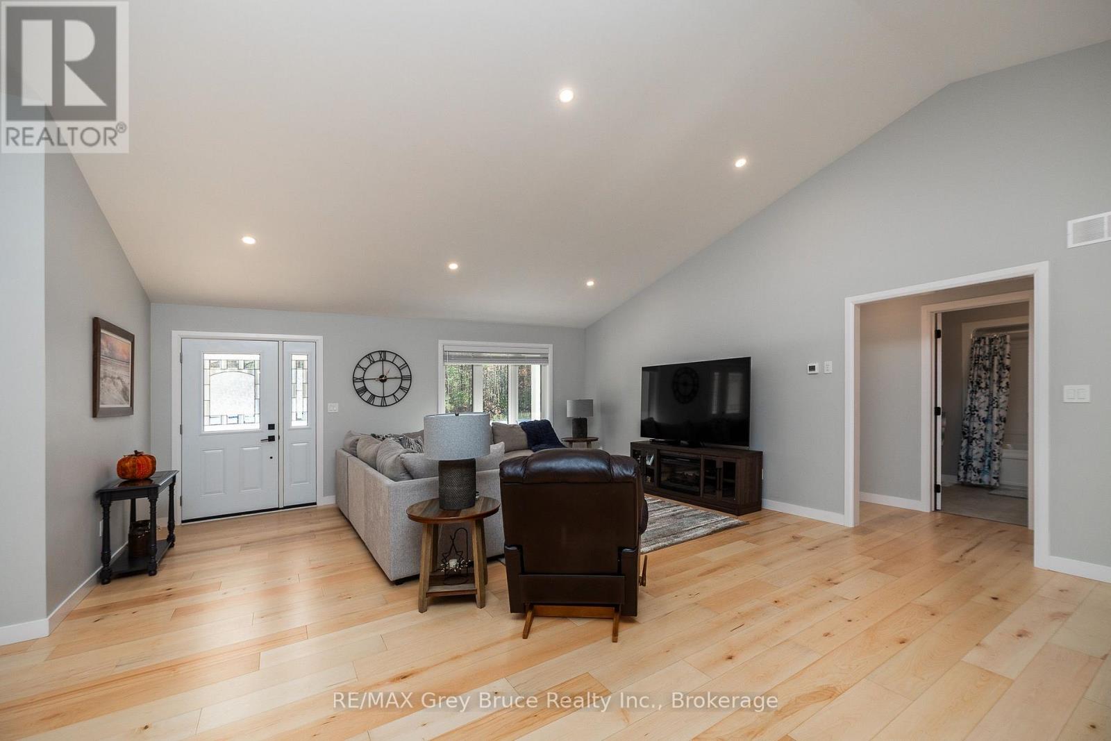 611 Sixth Street N, South Bruce Peninsula, Ontario N0H 2G0 - Photo 5 - X13661052