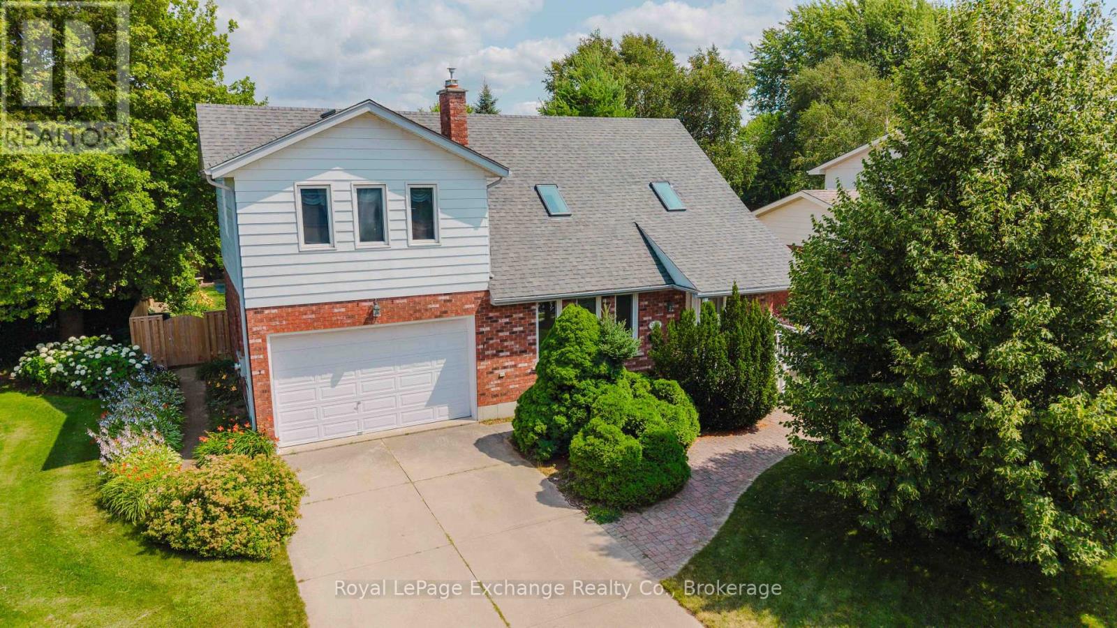 953 Parkwood Drive, Saugeen Shores, Ontario N0H 2C2 - Photo 1 - X13661598