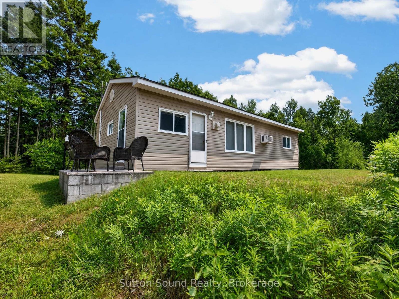 24 Isabella Street, South Bruce Peninsula, Ontario N0H 2T0 - Photo 1 - X13661644
