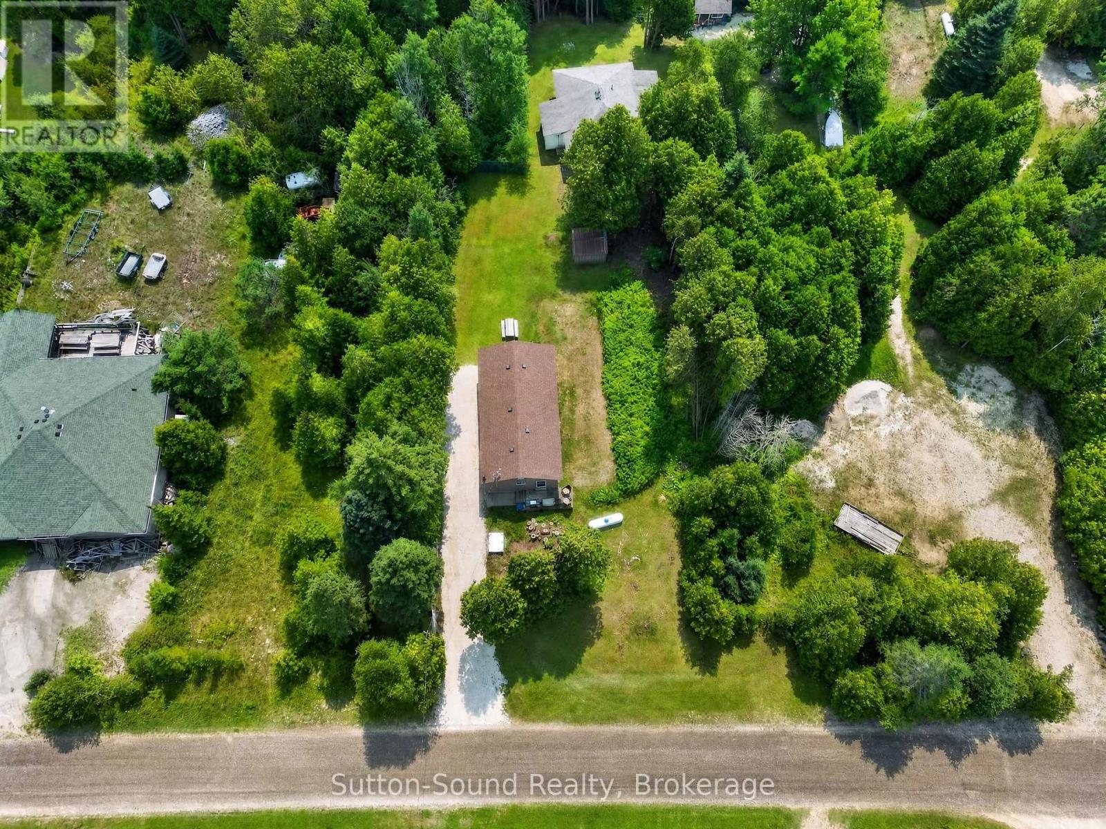 24 Isabella Street, South Bruce Peninsula, Ontario N0H 2T0 - Photo 2 - X13661644