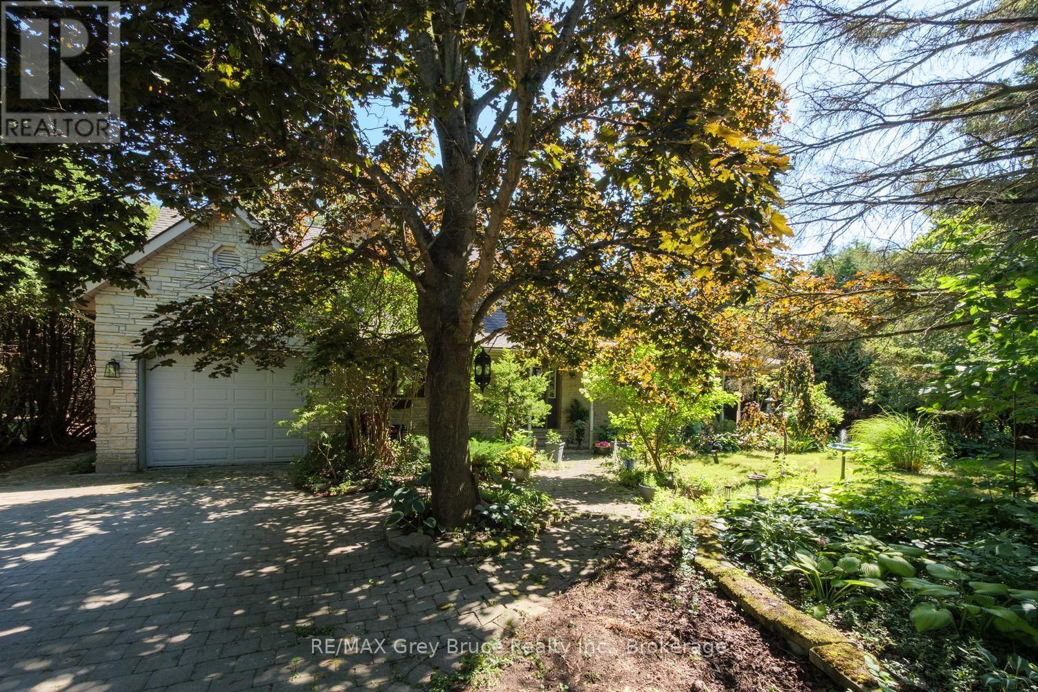 6 Kirkland Place, South Bruce Peninsula, Ontario N0H 2G0 - Photo 2 - X13664184