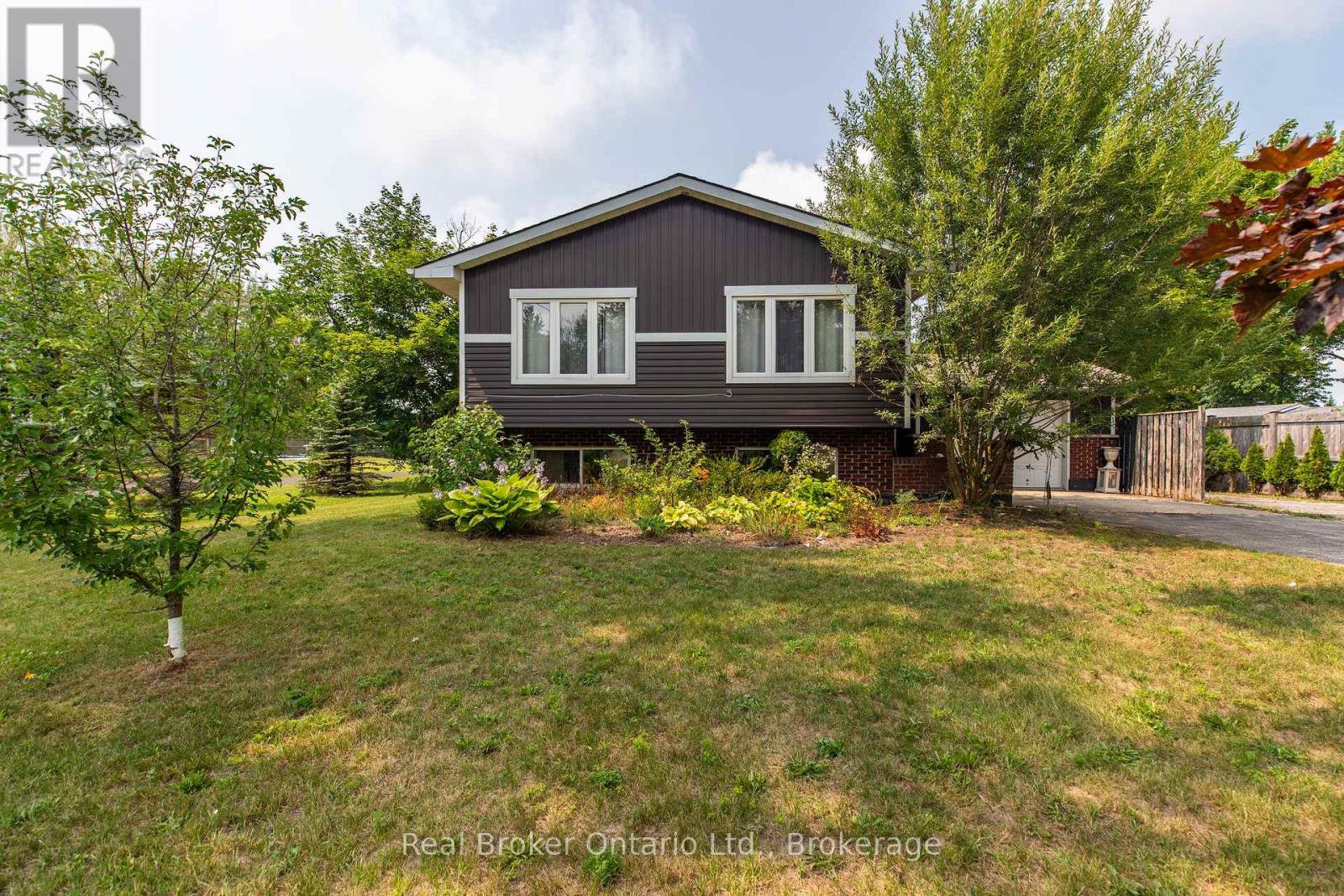 115 Carlisle Street, Saugeen Shores, Ontario N0H 2L0 - Photo 1 - X13678542