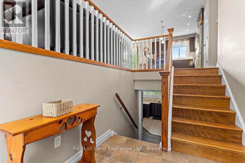 298 Stickel Street, Saugeen Shores, Ontario N0H 2C1 - Photo 6 - X13681222