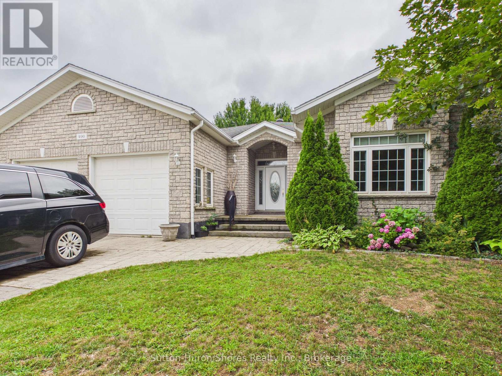 490 Bluewater Drive, Saugeen Shores, Ontario N0H 2C1 - Photo 1 - X13683060
