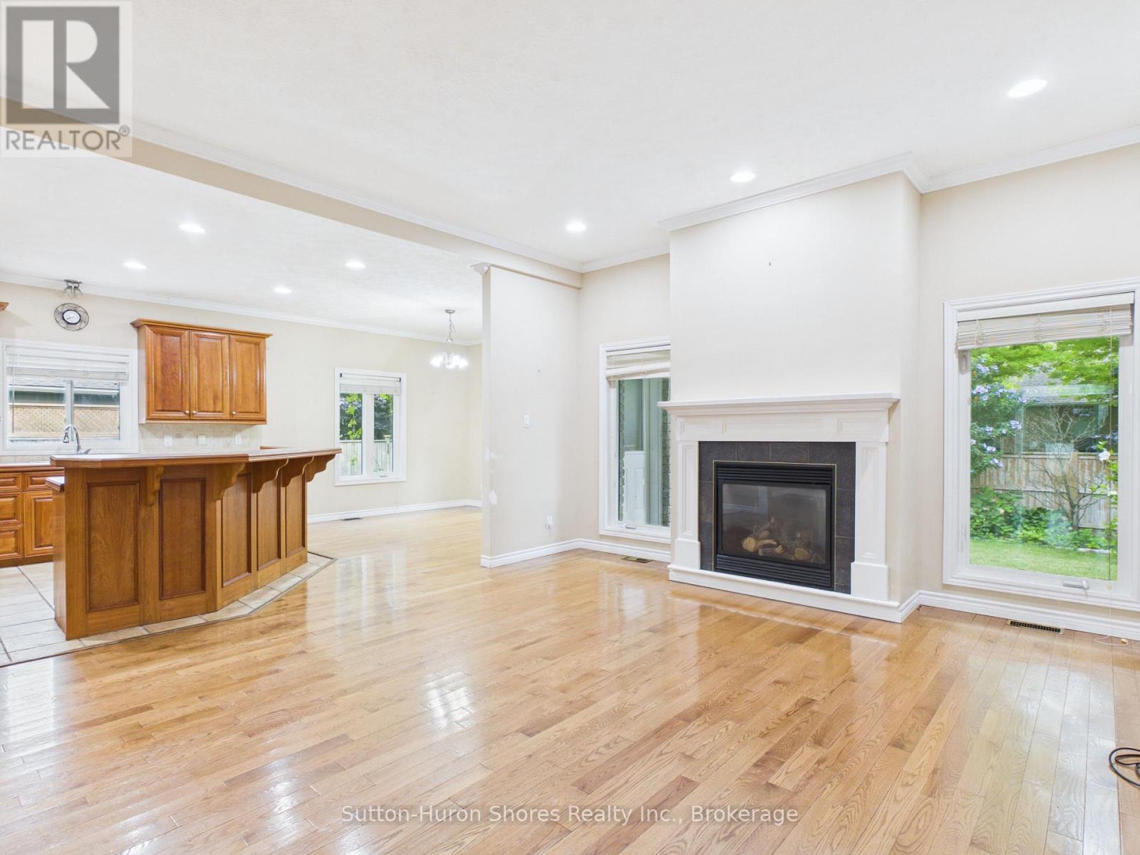 490 Bluewater Drive, Saugeen Shores, Ontario N0H 2C1 - Photo 4 - X13683060